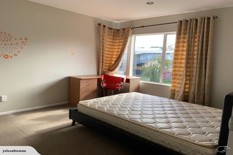 Photo of property in 386a East Coast Road, Sunnynook, Auckland, 0630