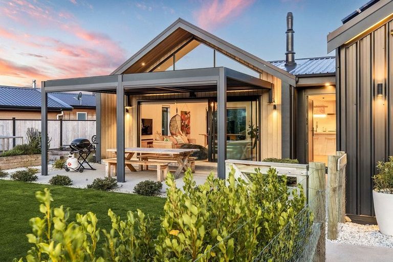 Photo of property in Luggate Park, 32 Cooper Crescent, Luggate, Wanaka, 9383