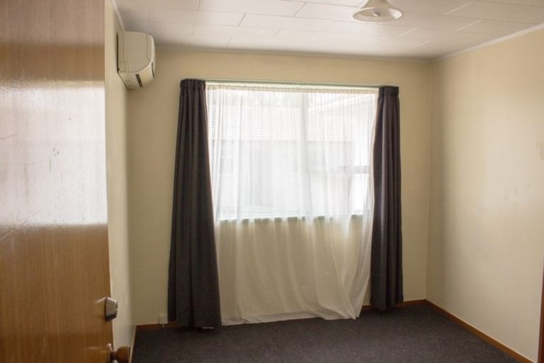 Photo of property in 27 Pipitea Place, Massey, Auckland, 0614
