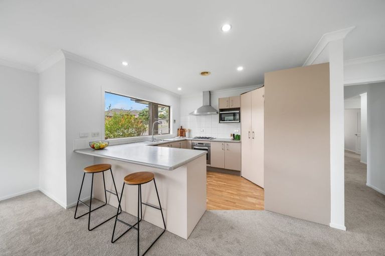 Photo of property in 50 Te Puia Drive, Aotea, Porirua, 5024