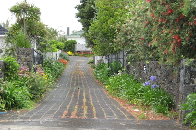 Photo of property in 44 Kiwi Esplanade, Mangere Bridge, Auckland, 2022