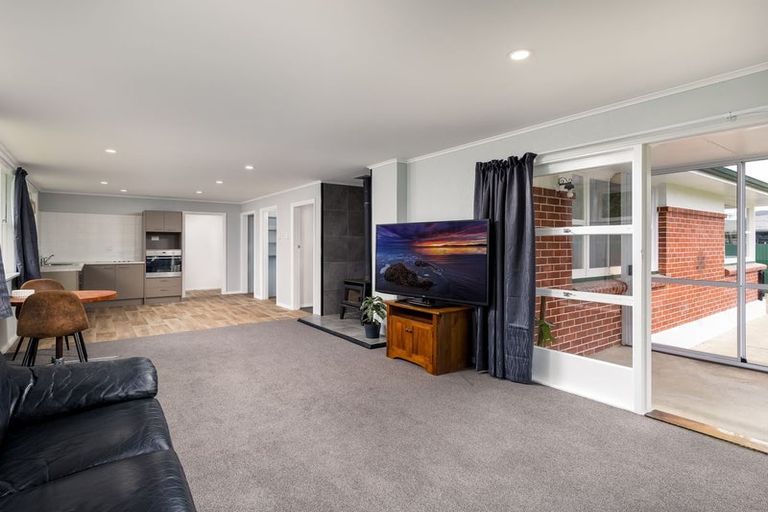 Photo of property in 81 Timaru Road, Waimate, 7924