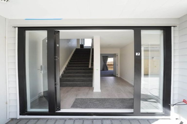 Photo of property in 7/19 Kingdale Road, Henderson, Auckland, 0610