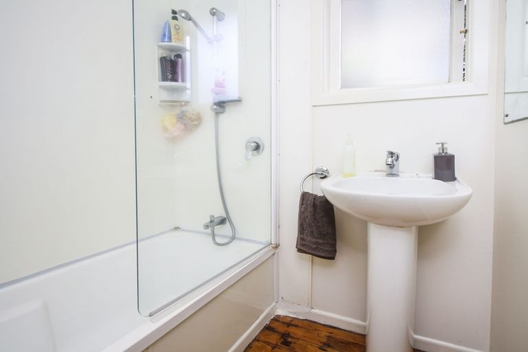 Photo of property in 1/16 Ayrton Street, Te Atatu South, Auckland, 0610