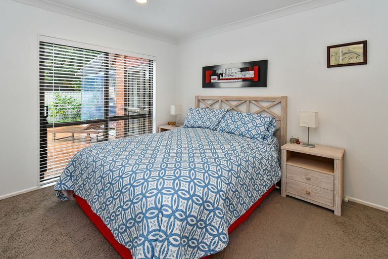 Photo of property in 2/27 Queen Street, Papakura, 2110