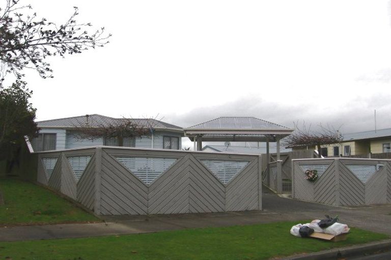 Photo of property in 84 Hillcrest Drive, Kelvin Grove, Palmerston North, 4414