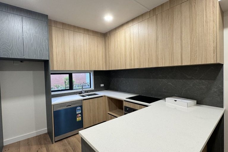 Photo of property in 19 Parkwood Avenue, Westgate, Auckland, 0614