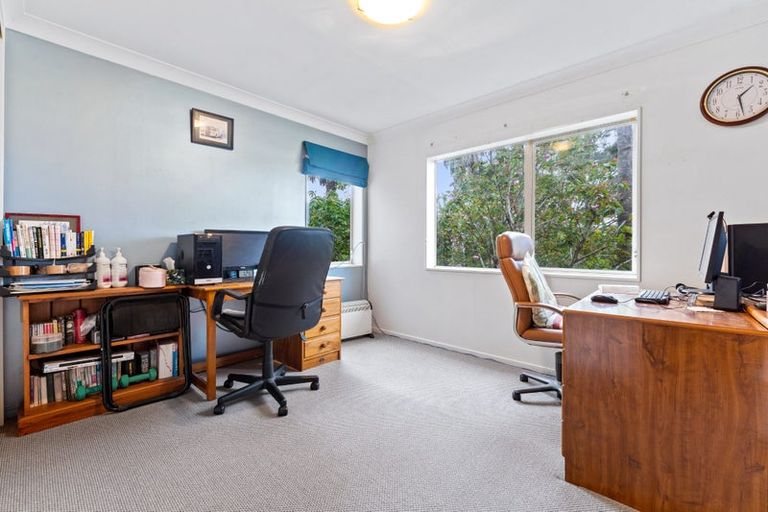 Photo of property in 12 Stonedge Lane, Rosedale, Auckland, 0632