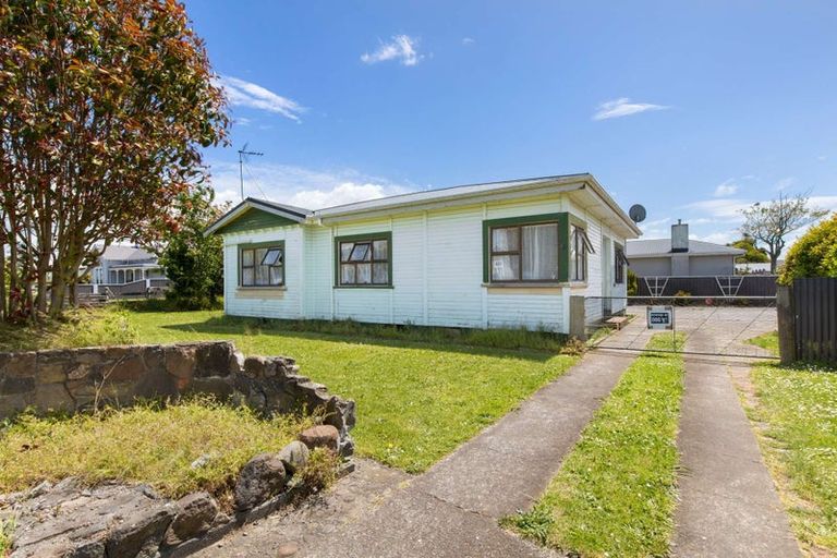 Photo of property in 73 Camberwell Road, Hawera, 4610