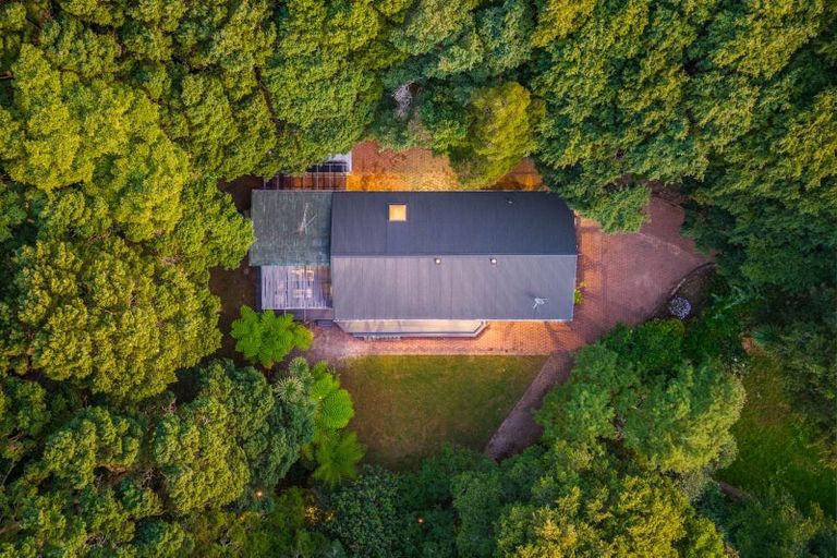 Photo of property in 11 Scenic Drive, Hillpark, Auckland, 2102