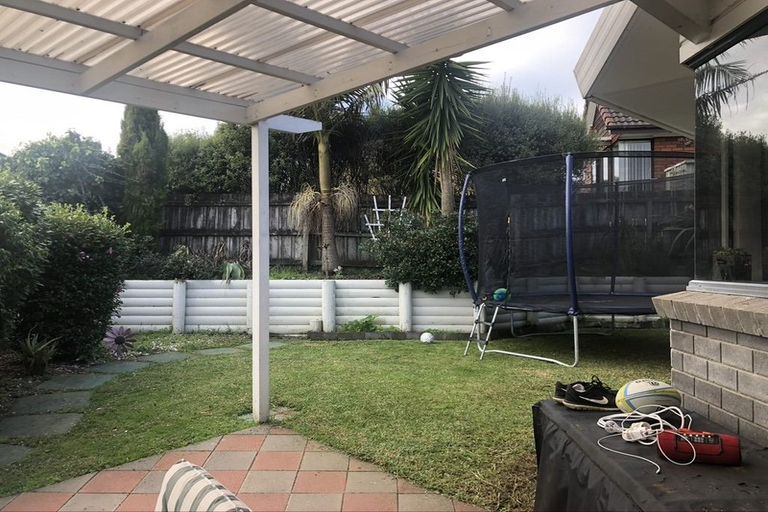 Photo of property in 2/4 Currell Way, Somerville, Auckland, 2014