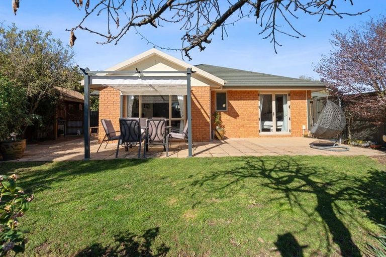 Photo of property in 1 Edgewater Lane, Halswell, Christchurch, 8025