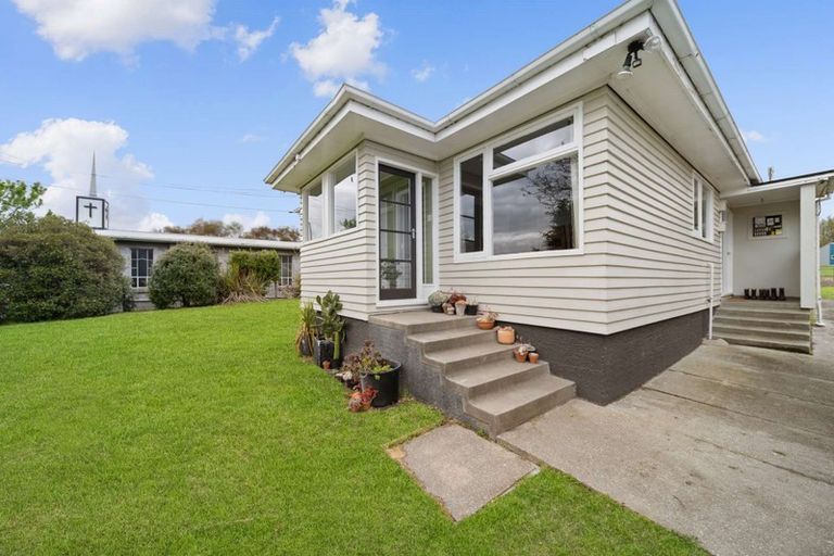 Photo of property in 10 Main Road, Owaka, 9535