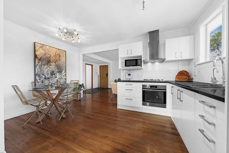 Photo of property in 71 Larnoch Road, Henderson, Auckland, 0610