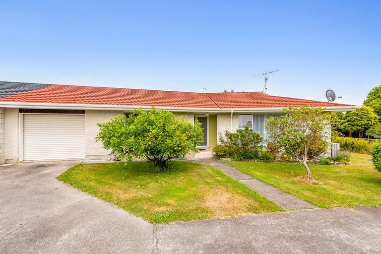 Photo of property in 5 Wakefield Grove, Waikanae, 5036