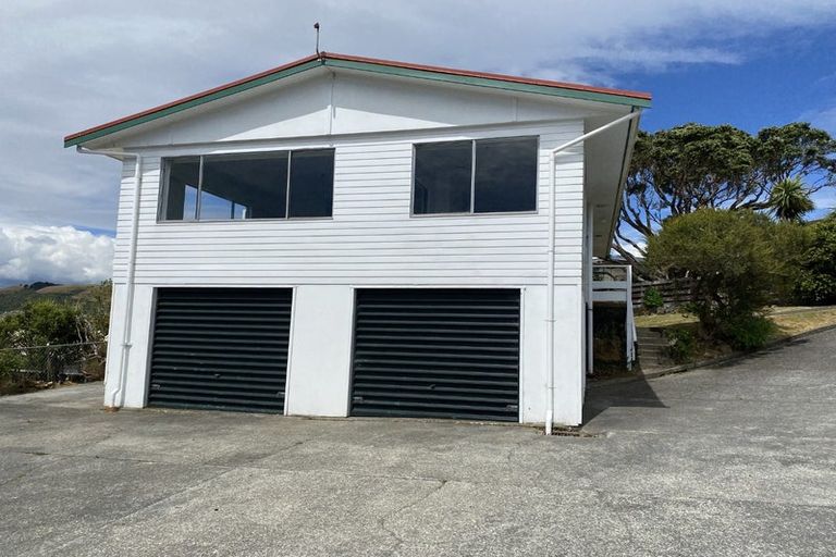 Photo of property in 37 Carluke Street, Paparangi, Wellington, 6037