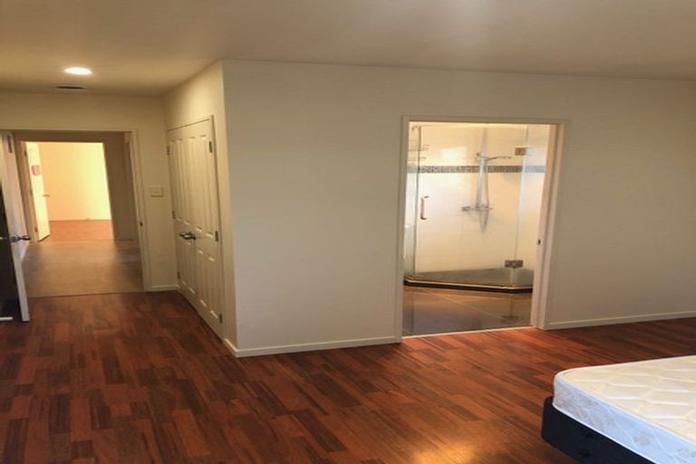 Photo of property in 8 Blethyn Place, Te Atatu South, Auckland, 0610