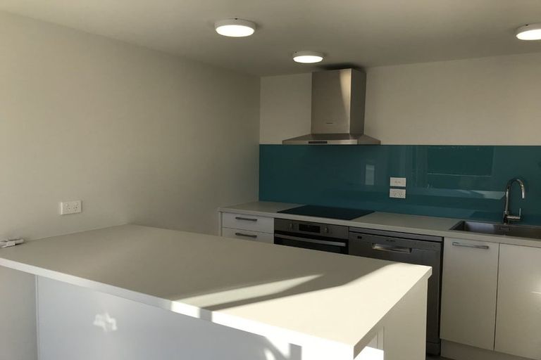 Photo of property in 1/53 Seaview Road, Glenfield, Auckland, 0629