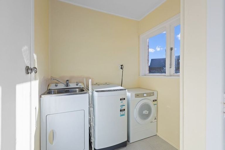 Photo of property in 6 Diana Drive, Glenfield, Auckland, 0627