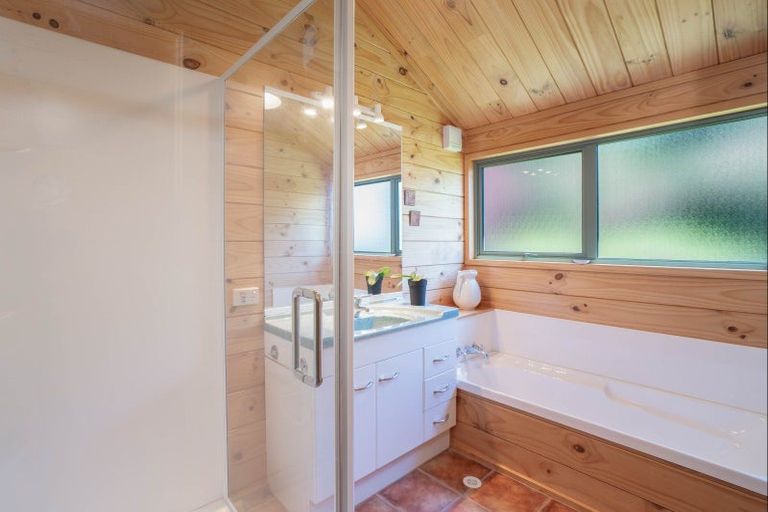 Photo of property in 8 Cameron Drive, Acacia Bay, Taupo, 3385