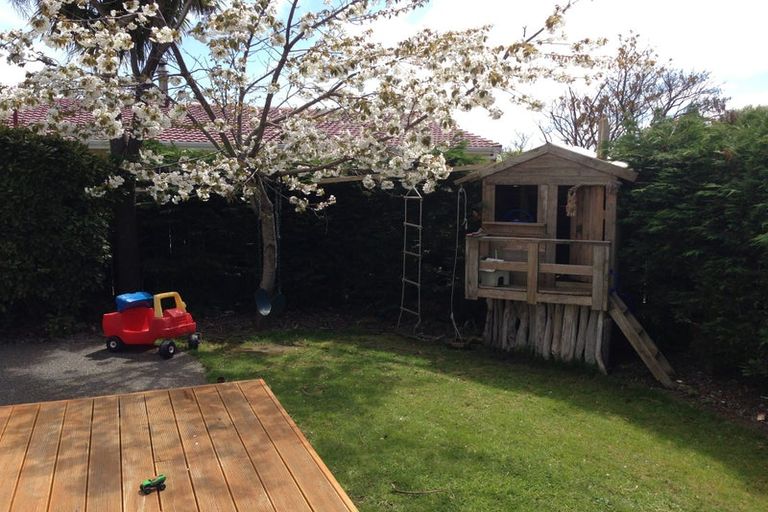 Photo of property in 27 Rauparaha Street, Waikanae Beach, Waikanae, 5036