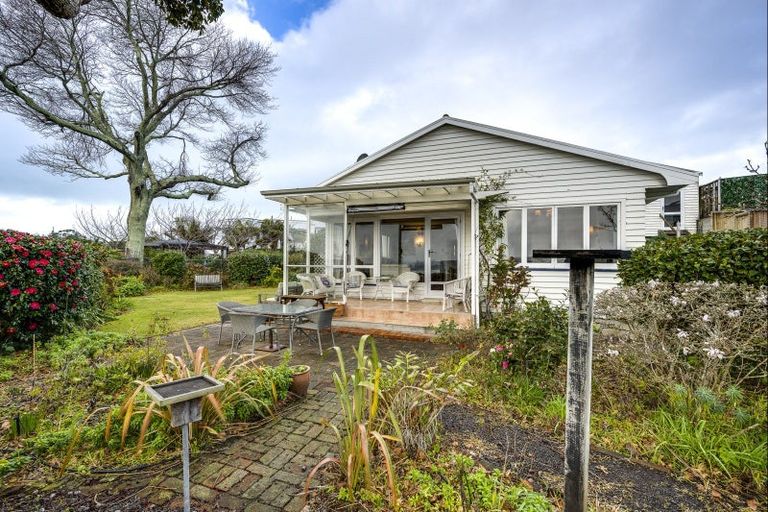 Photo of property in 130 Thompson Road, Bluff Hill, Napier, 4110