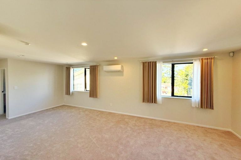 Photo of property in 94 West Harbour Drive, West Harbour, Auckland, 0618