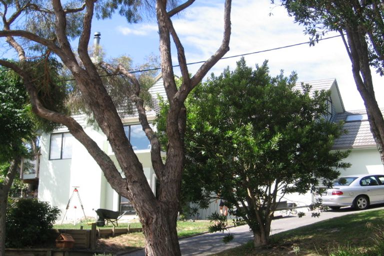 Photo of property in 23 Garadice Road, Rothesay Bay, Auckland, 0630