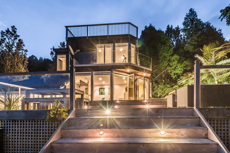 Photo of property in 412 Scenic Drive, Waiatarua, Auckland, 0612