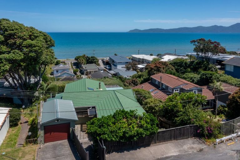Photo of property in 12 Karekare Road, Raumati South, Paraparaumu, 5032