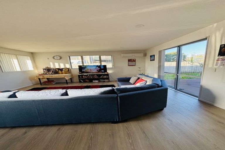 Photo of property in 61a Archibald Road, Kelston, Auckland, 0602