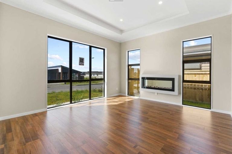 Photo of property in 3 Poutawa Lane, Clarks Beach, 2122