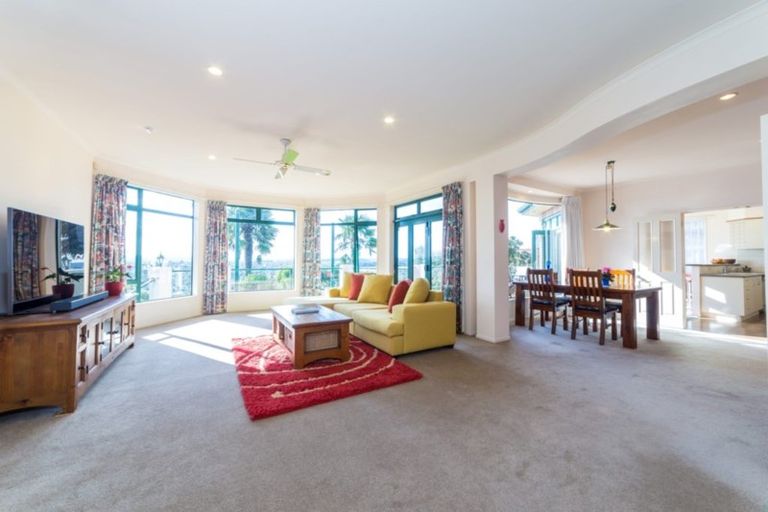Photo of property in 84 Luckens Road, West Harbour, Auckland, 0618