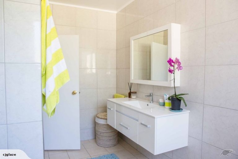 Photo of property in 33 Scott Road, Stanmore Bay, Whangaparaoa, 0932