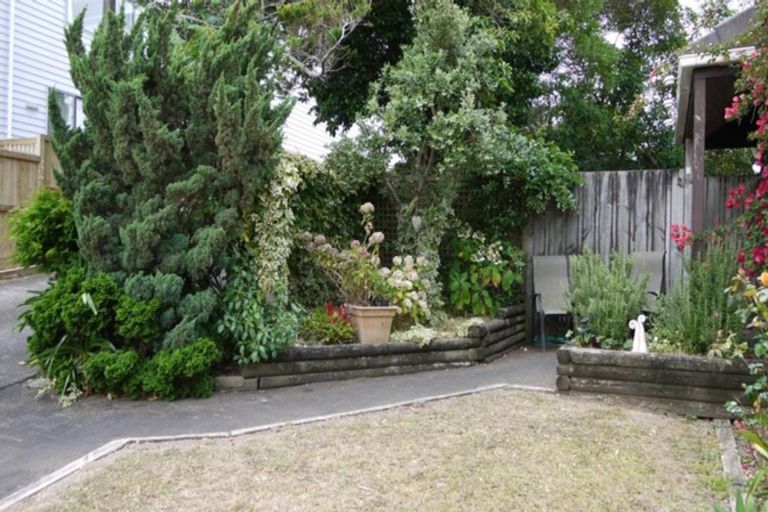 Photo of property in 1/406 East Coast Road, Sunnynook, Auckland, 0630