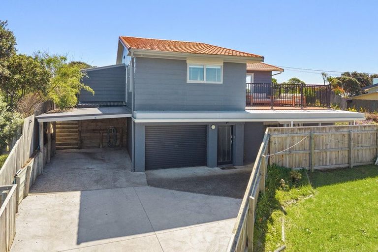 Photo of property in 17 Moana Street, Otaki Beach, Otaki, 5512