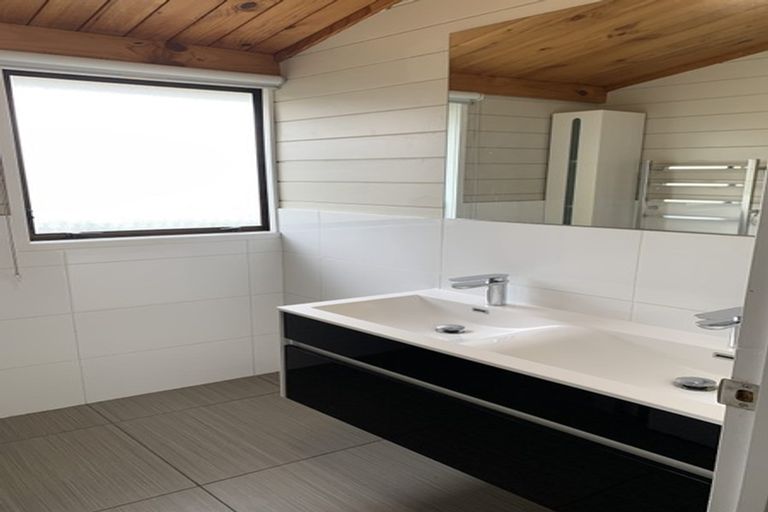 Photo of property in 209 Carnoustie Drive, Wattle Downs, Auckland, 2103