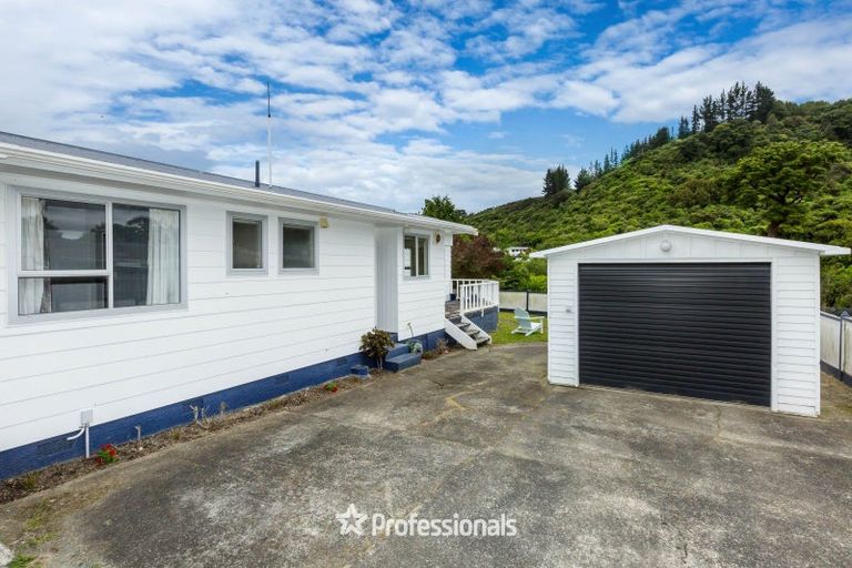 Photo of property in 2/71 Gemstone Drive, Birchville, Upper Hutt, 5018