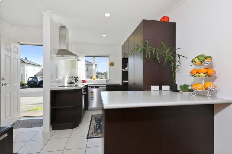 Photo of property in 6 Brashier Circle, Sunnyvale, Auckland, 0612