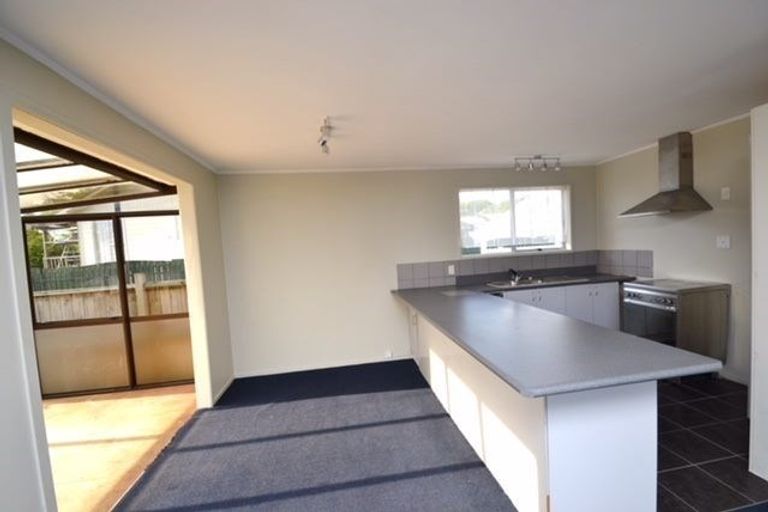 Photo of property in 17 Sabot Place, Massey, Auckland, 0614