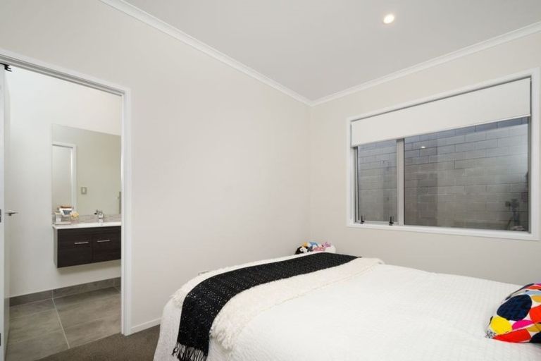 Photo of property in 8 Poaka Road, Hobsonville, Auckland, 0618