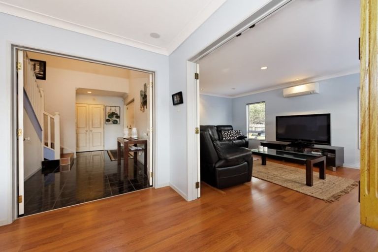 Photo of property in 83a Mt Lebanon Crescent, The Gardens, Auckland, 2105