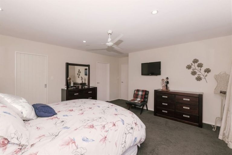 Photo of property in 48 Rodeo Drive, Kelvin Grove, Palmerston North, 4414