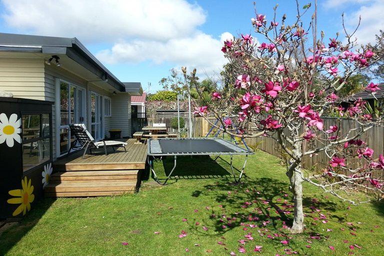 Photo of property in 10 Rimu Road, Mangere Bridge, Auckland, 2022