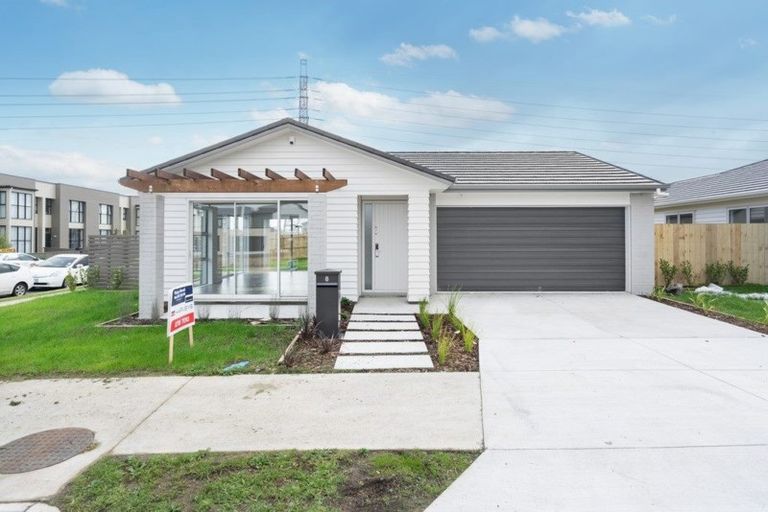 Photo of property in 8 Wairepo Street, Takanini, 2112