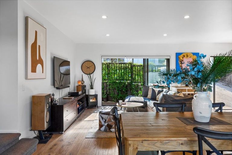 Photo of property in 24 Edgerton Road, Te Atatu Peninsula, Auckland, 0610