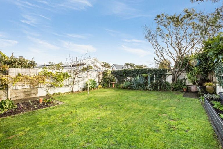 Photo of property in 38 Oroua Street, Eastbourne, Lower Hutt, 5013