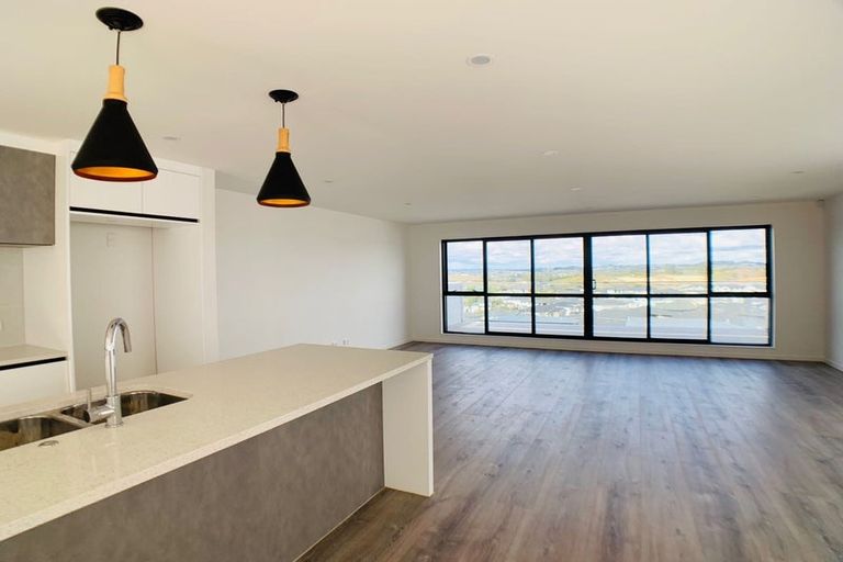 Photo of property in 38 Ascension Crescent, Orewa, 0931