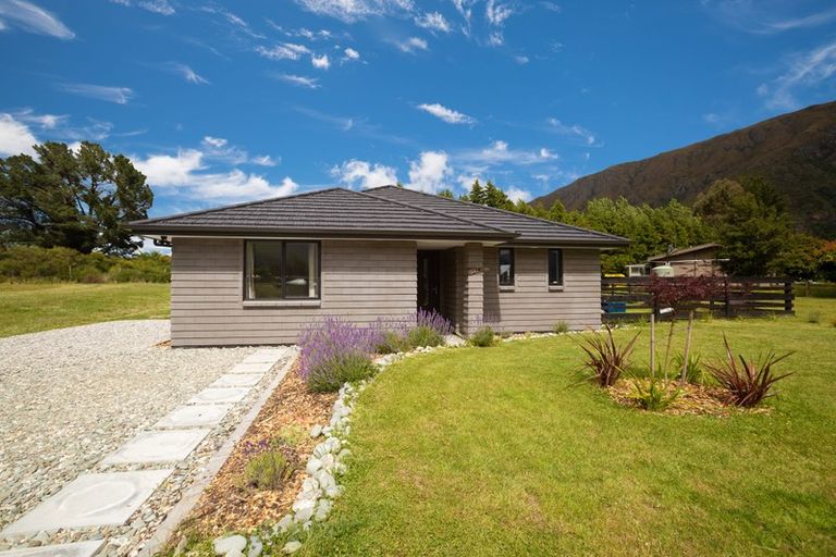 Photo of property in 10 Lakefield Close, Kingston, Athol, 9793