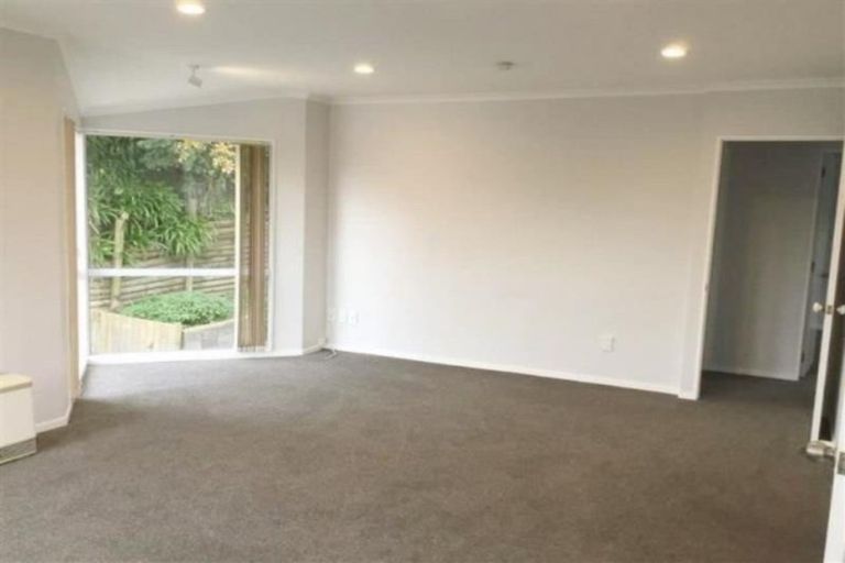 Photo of property in 10 Fairview Place, Westown, New Plymouth, 4310